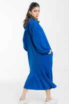 نتشي فستان ميدي بأكمام طويلة وجيوب أمامية ملحق بهودي