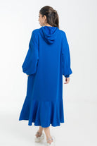 نتشي فستان ميدي بأكمام طويلة وجيوب أمامية ملحق بهودي