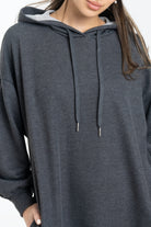 نتشي فستان ميدي بأكمام طويلة وجيوب أمامية ملحق بهودي