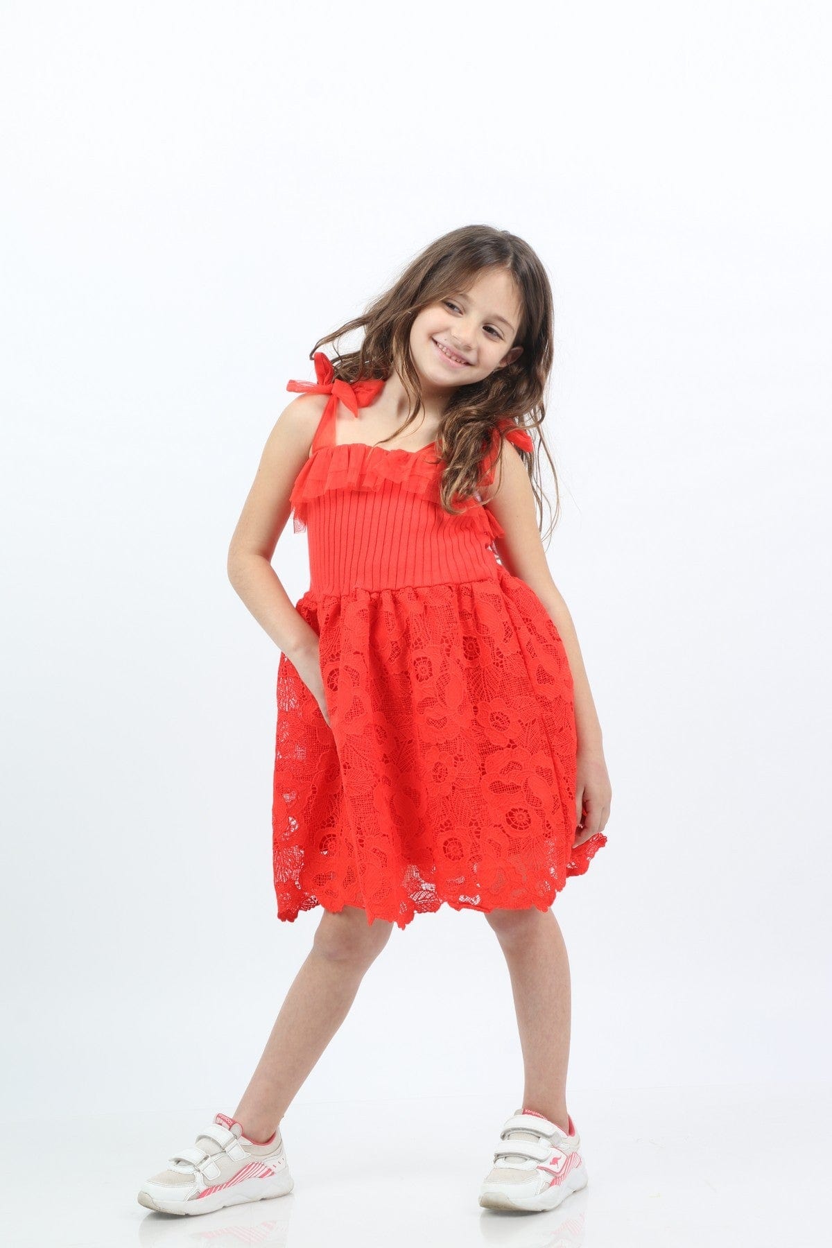 جينجرسنابس فستان بناتي سادة بحمالات مربوطة ودانتيل من أسفل أحمر