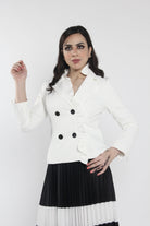 نتشي جاكيت بأكمام طويلة مزين بكرانيش علي الصدر